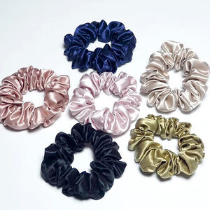 Meisjes Populaire Oversized Gepersonaliseerde Logo Elastische Zijde Satijn Scrunchie - Product Image 5