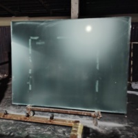Verre d'écran anti-reflet AG 2440 * 1830 * 3 mm, spécialement conçu pour les machines publicitaires plates, prend en charge la personnalisation des dimensions.