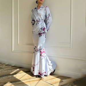 ชุดแฟชั่นผู้หญิง 2 ชิ้น เสื้อแขนยาวพิมพ์ลายผูกเอวและกระโปรง - Product Image 2