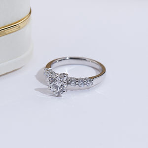 Anillo de diamantes cultivados en laboratorio Messi Jewelry MSR-2034 PT950 de forma redonda para mujer - Product Image 1