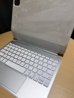 Keyboard Nirkabel RGB Touchpad Magnetik Tipis 2.4Ghz untuk iPad Pro 11" 13" M4 M5, Elegan Berbahan Aluminium dan Kulit PU, 6-Baris Tombol, Pelindung