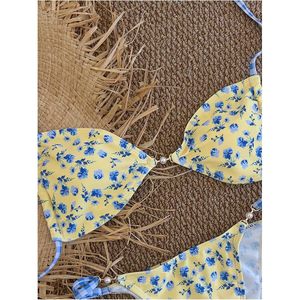 Conjunto de bikini con estampado floral para mujer FOXA, traje de baño con decoración de perlas, corte alto y tanga con tiras - Product Image 2