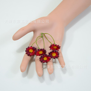 Ramilletes de flores de manzanilla artificiales Dongchen Crafts de 10 cm, flores de margarita de seda para decoración del hogar y bodas, estilo pastoral. - Product Image 2