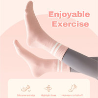 Résistance à l'usure de protection de l'environnement et chaussettes antidérapantes de réformateur de Pilates pour l'entraînement de yoga
