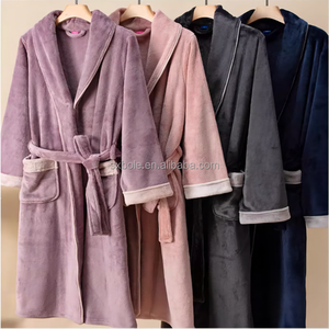 <span class=keywords><strong>Accappatoio</strong></span> Unisex in Pile Corallo 100% Poliestere, Marca TWO WINGS, 260gsm, Manica Lunga, <span class=keywords><strong>Morbido</strong></span> e Termico, Prodotto in Cina - Product Image 2