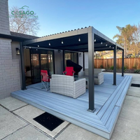 Pergola à lames orientables en aluminium blanc au design élégant, système d'auvent inclinable manuel, abri résistant aux UV et au vent pour usage commercial