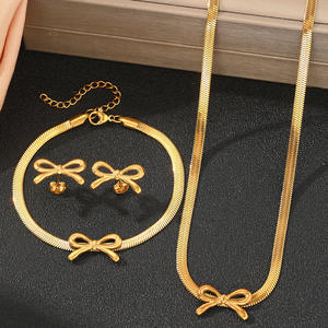 قلادة + سوار + أقراط مجموعة من ثلاث قطع فاخرة بسيطة عقدة فراشة سلسلة طوق الفولاذ المقاوم للصدأ - Product Image 4