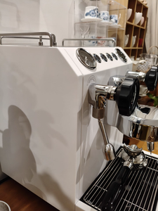 Cafetera Semiautomática Gemilai G3145B de Doble Grupo para Hogar y Comercio con Control de Temperatura y Función de Espumado de Leche - Product Image 3