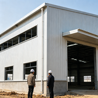 Entrepôt en structure acier PEB avec panneaux sandwich isolés pour l'entreposage de palettes par un fabricant de structures acier