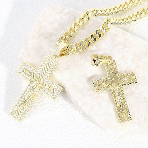 Colar com Pingente Grande de Cruz Cristã Latina Banhado a Ouro 14k à Prova d'Água com Corrente Cubana para Homens e Mulheres - Joia Banhada a Ouro - Product Image 1