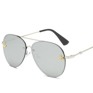 Lunettes de soleil de luxe pour femmes, style vintage, monture en métal avec rivets en forme d'abeille, verres dégradés, lunettes de soleil pour femmes, 2024 - Product Image 5