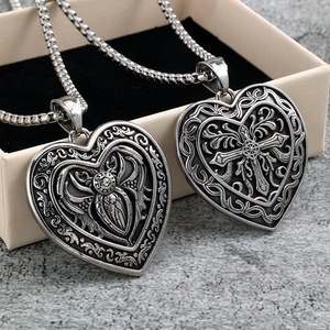 Kalung Liontin Salib Hati Baja Tahan Karat Gaya Vintage Gothic untuk Pria Wanita, Perhiasan Rantai Ukiran Retro Punk Grunge - Product Image 1