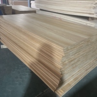 Panel Kayu Poplar Karbonisasi 3 Lapis Stabilitas Tinggi untuk Inti Pintu Lemari Dapur dan Kamar Mandi