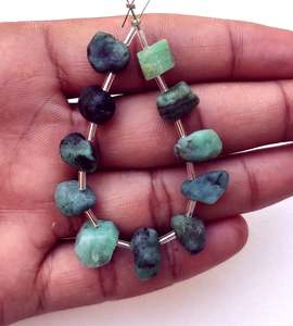 La mejor calidad, 11 piezas, piedras preciosas de Esmeralda verde Natural, forma desigual, sin tratar, áspera, venta al por mayor, fabricación de joyas naturales - Product Image 4