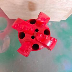 Punta da trapano PDC da 5 1/4" 5 1/2" 133-140mm, punta diamantata a 3 lame e 4 ali - Product Image 2