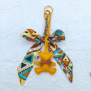 <span class=keywords><strong>Portachiavi</strong></span> in pelle di lusso firmato per donne sciarpa personalizzata con fiocco con orsacchiotto borsa ciondolo ornamento di cartone animato <span class=keywords><strong>portachiavi</strong></span> per auto stile - Product Image 6