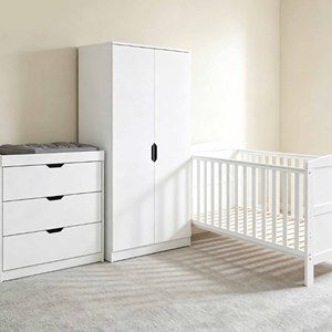 เตียงเด็กอ่อนแบบพกพาสามชิ้น ดีไซน์ทันสมัย ทำจากไม้จริง ชุดเฟอร์นิเจอร์อเนกประสงค์สำหรับห้องนอนเด็กและห้องนั่งเล่น - Product Image 1