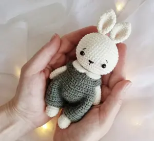 Hot Sale 100% Cotton Handmade Stuffed Animal Amigurumi Rabbit Toys Crochet Knitted Mini Bunny Doll for Baby Shower Gifts