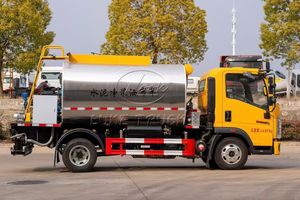 HOWO 5M3 Emulsified Bitumen Sprayer Truck Constant Temperature Asphalt Distributor For Cold Mix Pavement Projects - Product Image 2