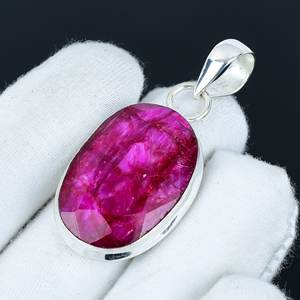 Pendentif en argent sterling 925 avec pierre précieuse rubis du Cachemire, serti classique à bélière, prix de gros pour femmes - Product Image 2