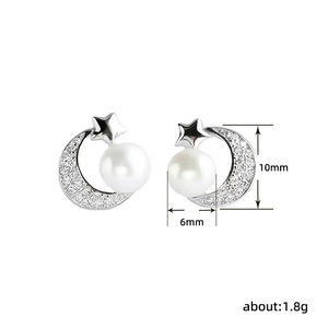 Orecchini a perno con perle a forma di stella e luna, design celeste minimalista, eleganti gioielli da donna alla moda, regalo per l'uso quotidiano - Product Image 3