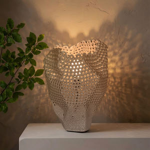 Lampe de table LED écologique en céramique artisanale de style ferme 2026 avec un design texturé à nervures cannelées contemporaines - Product Image 5