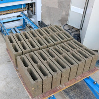 Machine à blocs de béton QTJ4-25D automatique Machine à fabriquer des blocs creux en ciment