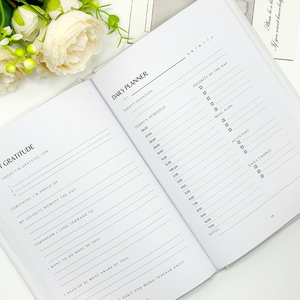 Diario A5 con Copertina Rigida in Tessuto Personalizzato, Confezione Regalo, Guida per Riflessione Quotidiana e Gratitudine, Planner per Diventare Lei - Product Image 6