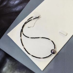 Colliers de perles uniques et tendance avec un design dynamique à 5 perles, en argent 925 incrusté de perles naturelles d'eau de mer de 4-5 mm de précision - Product Image 1