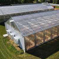 Grande serre multi-chapelles en acier galvanisé avec toit occultant anti-neige et contrôle environnemental pour la culture de champignons, légumes et fleurs