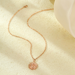 Collier pendentif tournesol classique plaqué or PVD 18 carats avec chaîne à maillons en acier inoxydable motif <span class=keywords><strong>visage</strong></span> humain pour femme - Vente en gros - Product Image 4