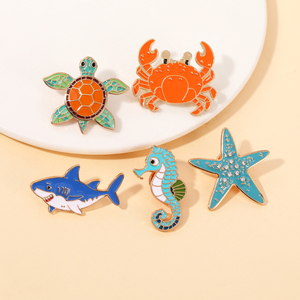 Bonito caballito de mar estrella de mar tortuga marina en forma de broches lindo cangrejo tiburón esmalte pines insignia de Animal marino - Product Image 1