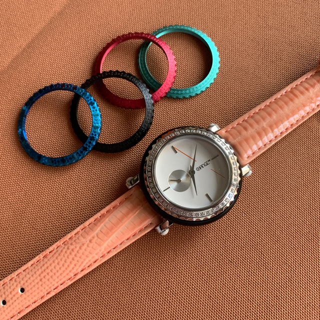 Stylish Women's Quartz Watch With Genuine Leather Strap