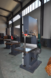 Segheria <span class=keywords><strong>falegnameria</strong></span> verticale <span class=keywords><strong>taglio</strong></span> <span class=keywords><strong>legno</strong></span> sega a nastro macchina 800mm sega volante ruote pesante <span class=keywords><strong>legno</strong></span> sega a nastro macchina - Product Image 2