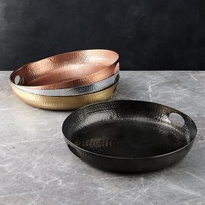 Plateau de service martelé en métal de haute qualité fait à la main forme arrondie avec plateau de service alimentaire au design unique en vente à bas prix - Product Image 3