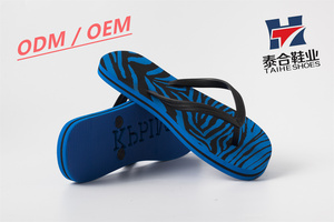 Tongs de <span class=keywords><strong>luxe</strong></span> imprimées en bleu à bout ouvert pour hommes, pantoufles légères antidérapantes confortables et douces pour l'intérieur et l'extérieur pour l'été - Product Image 5
