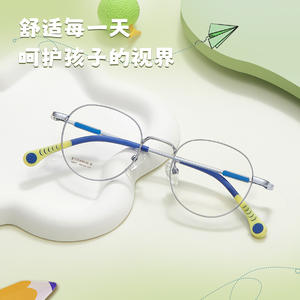 Montures de lunettes en titane pour enfants C6241, monture ronde légère en titane bêta avec plaquettes nasales en silicone - Product Image 3
