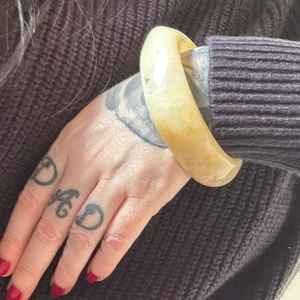 Brazaletes de Resina de Moda para Mujer con Diseño Elegante, Material Ligero y Duradero y Acabado Colorido - Product Image 2