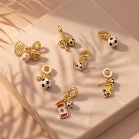 CZ9461 18K Vergoldete Fußball-Anhänger: Trophäe, Schuh, Flügel, Flagge - Sportfan DIY Schmuck-Charms
