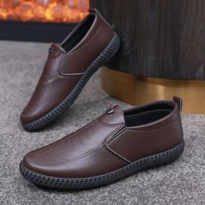 Nuove Scarpe da Uomo con Suola Morbida e Superficie Liscia, Leggere e Casual, Modello Slip-On - Product Image 4