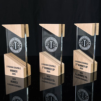 Trophée en cristal avec plaque en verre et base en bois, artisanat personnalisé, souvenir, design sur mesure, plaques de récompense en bois MH-J743