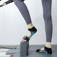 Chaussette de yoga antidérapante à cinq doigts et à bouts fendus, chaussette de yoga antidérapante avec logo personnalisé, poignée au sol, chaussettes de danse et de Pilates antidérapantes