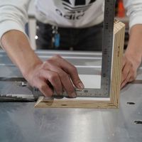 Machine à Découper les Panneaux Mélaminés Scie sur Table Portable Scierie Mobile
