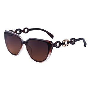 Gafas de sol estilo europeo con cadena y forma de ojo de gato para mujer, protección UV400, montura de PC, lentes negras, moda urbana. - Product Image 1