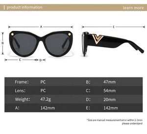Mode Vintage femme V forme Design plastique <span class=keywords><strong>nuances</strong></span> surdimensionné dégradé lunettes <span class=keywords><strong>de</strong></span> soleil femmes noir grand cadre lunettes <span class=keywords><strong>de</strong></span> soleil yeux <span class=keywords><strong>de</strong></span> chat - Product Image 6