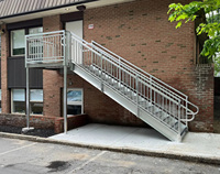 Bâtiments COMMERCIAUX Escaliers compacts pour l'escalier extérieur extérieur Escalier en métal pour la conception d'escaliers en acier galvanisé de maison