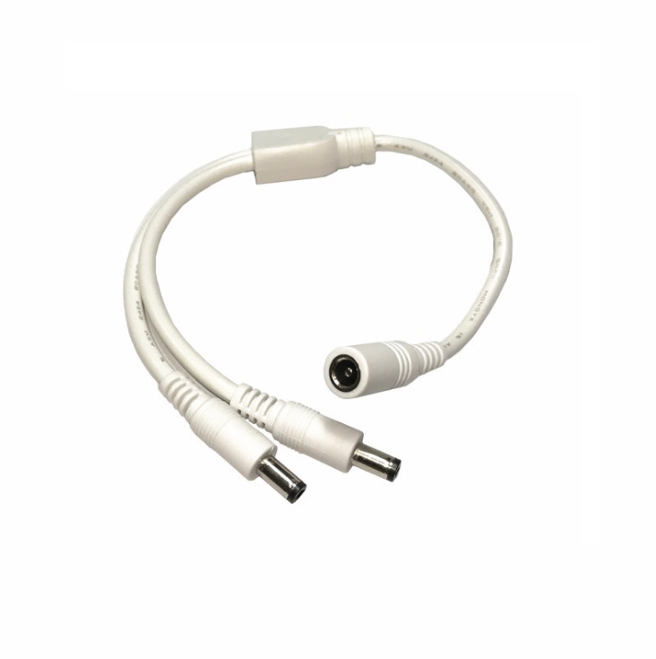 C2G 125W DC 配電 : C2G 電源線、短延長線、電源線、14 AWG、125V、黑色、3