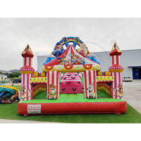 Château gonflable géant sur le thème du cirque de carnaval, style grande roue, avec toboggan pour événements