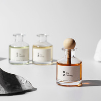 Vente en gros de haute qualité logo personnalisé 50ml diffuseur de voiture aromathérapie couvercle en bois diffuseur bouteille en verre