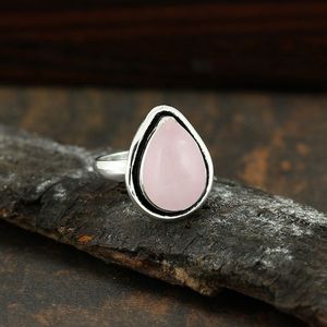 Anillo de Plata 925 con Cuarzo Rosa Vintage, Hecho a Mano, Plata de Ley Oxidada, Regalo de Aniversario para Esposa o Mujer - Product Image 1